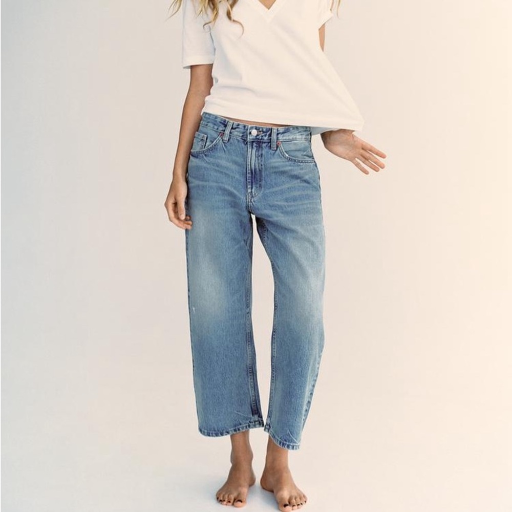 Sz 31 Zara relaxed fit mid rise jeans in light blue